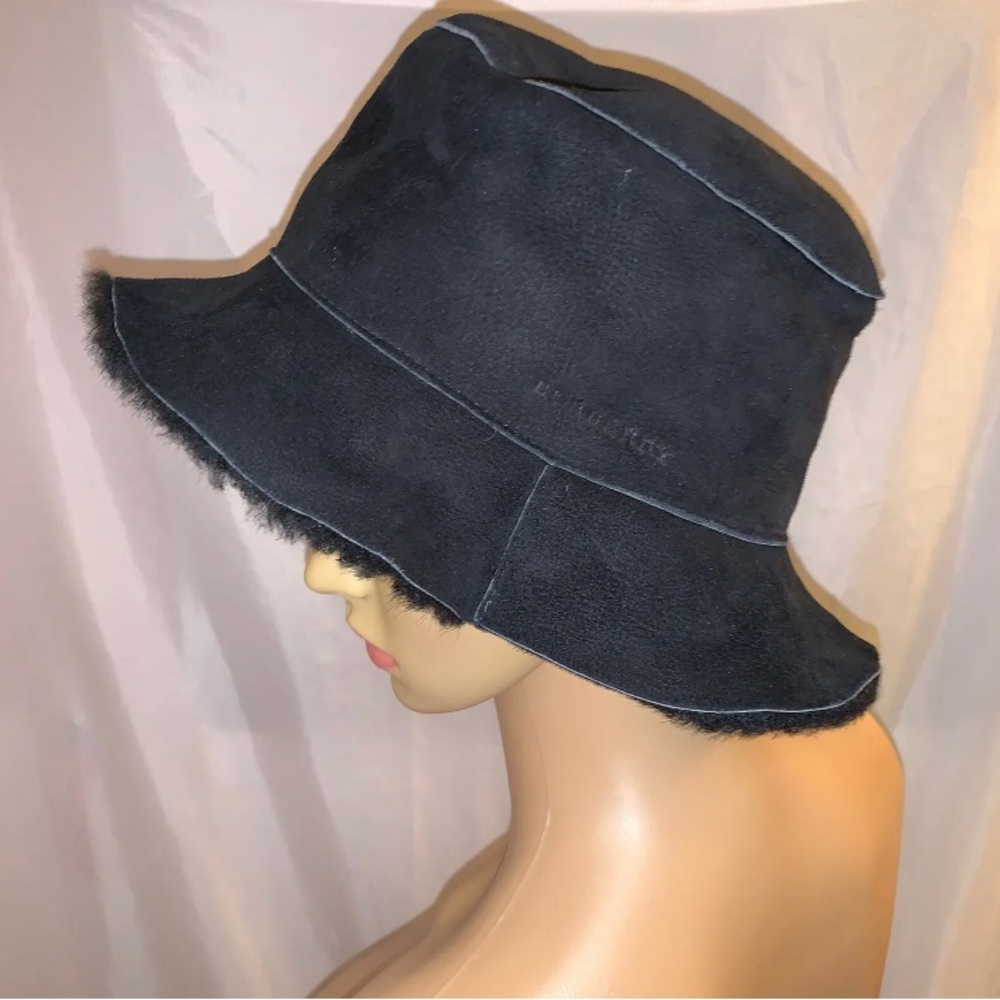 BURBERRY black sueded SHEERLING bucket hat w/presentation gift box
